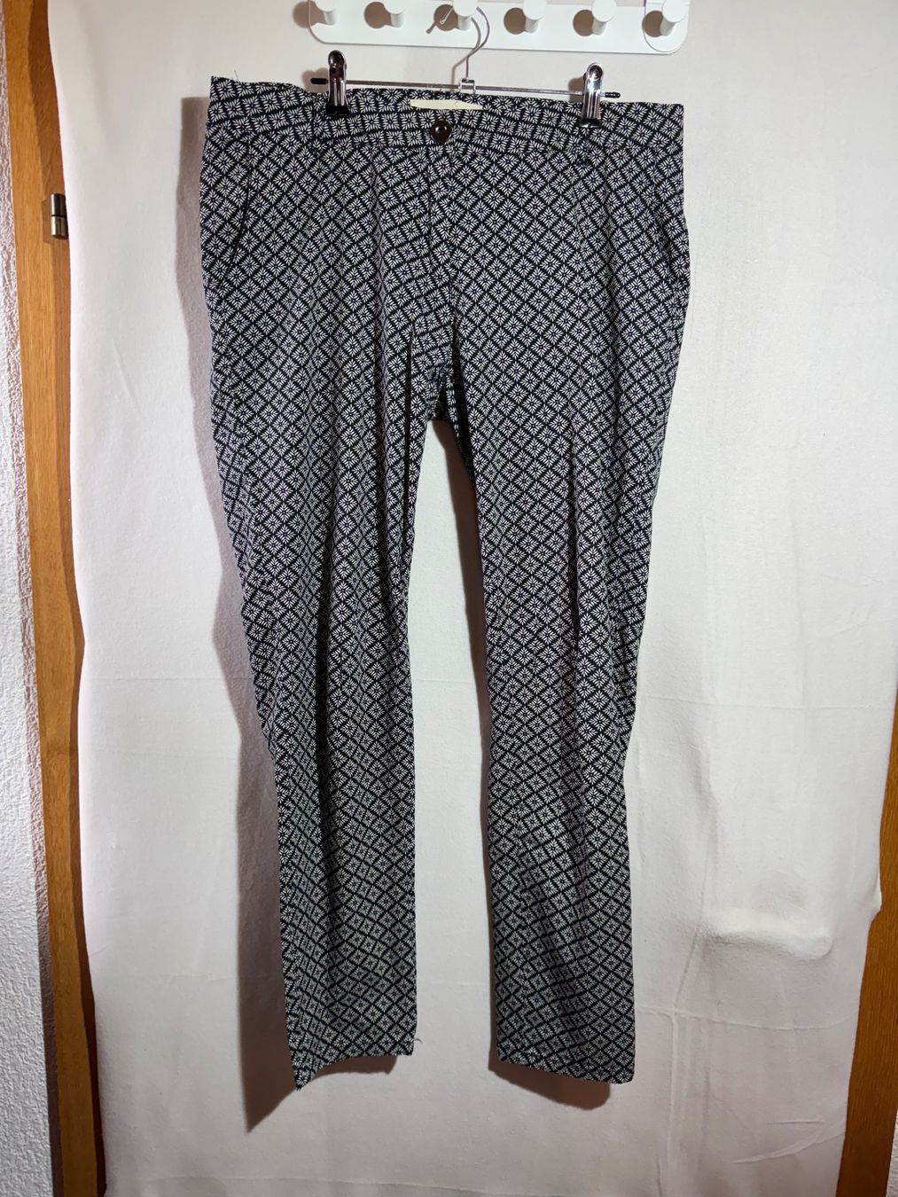 Zara Pantaloni: Gemusterte Hose von Zara Basic Gr. L – Usato da Grosswangen venduto da SALE_SALE_SALE