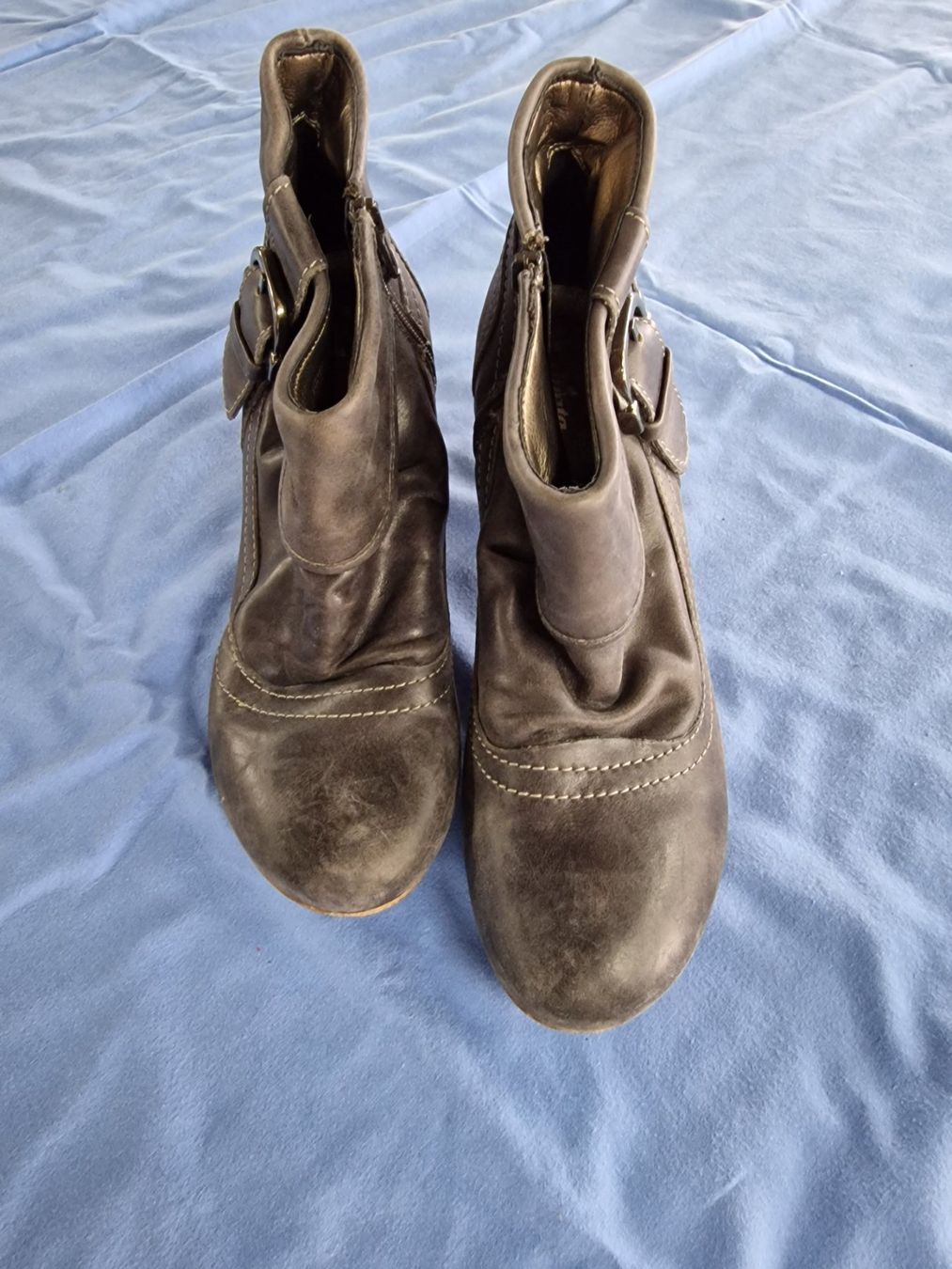 Scarpe da donna: Stiefeletten Bata grau Gr. 40 – Usato da Nebikon venduto da Japostyle 1