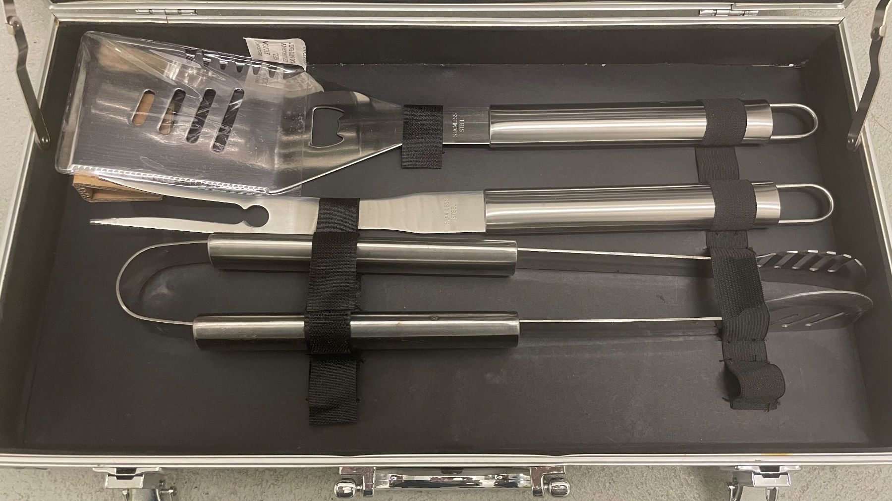 Set di posate: Grillset im Alukoffer – Nuovo (secondo la descrizione) da Neuenkirch venduto da balani 1