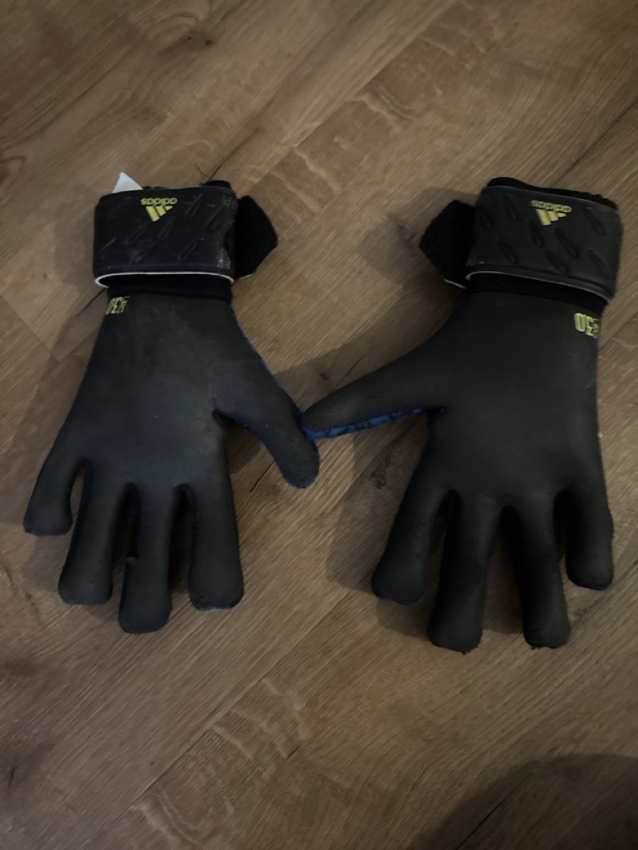 Adidas Guanti: Adidas Predator Goalie Handschuhe – Usato da Lützelflüh-Goldb venduto da Sheldi 1