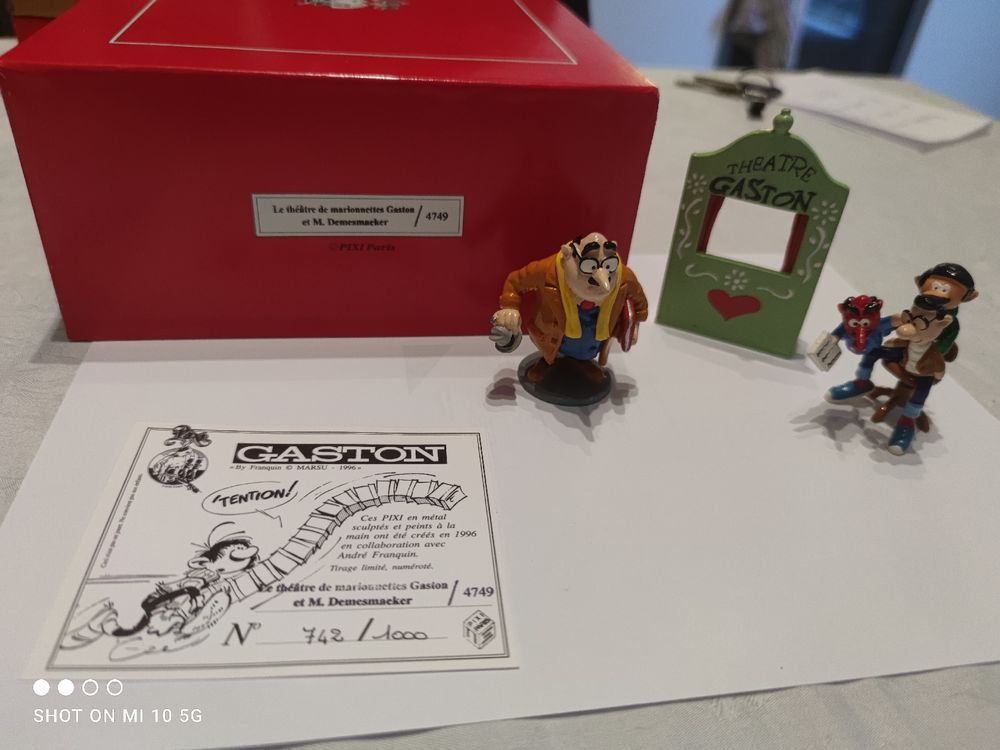 Figurine collection Pixi Gaston Lagaffe et l'oreille enregistreuse 6590