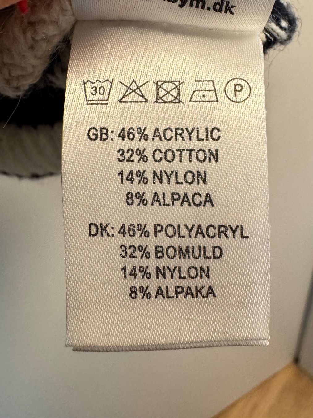 Maglioni & Felpe: Damen Strickpullover gestreift weiss blau – Usato da stadt zürich venduto da Stoffelsara 2
