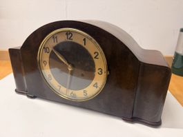 Tischuhr Holzgehäuse mechanisch sehr alt mit Glockenspiel