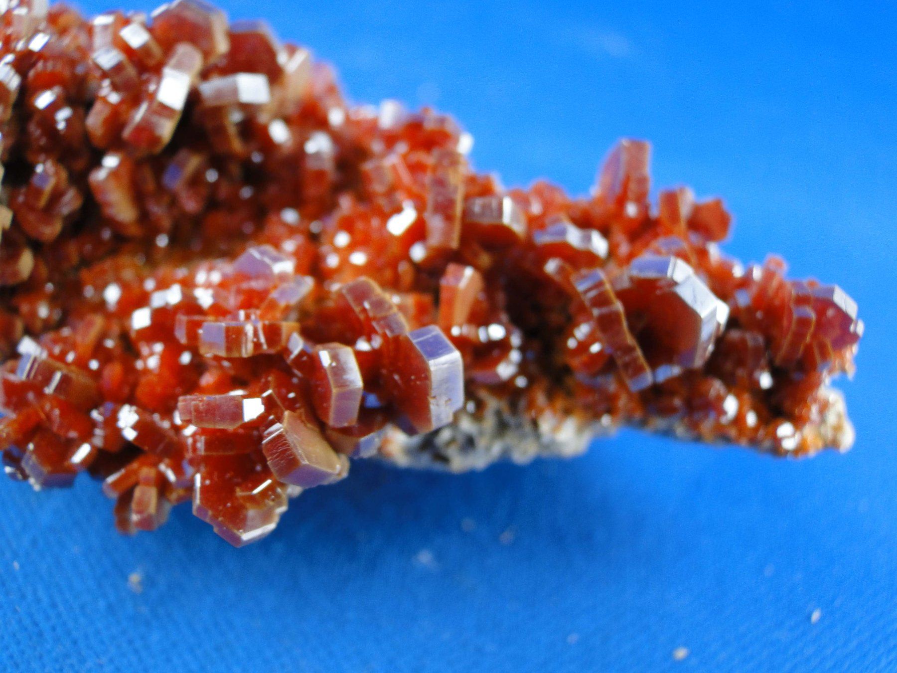 Mineralien & Heilsteine: Vanadinit – Gebraucht aus Schinznach Bad von Demerald 4