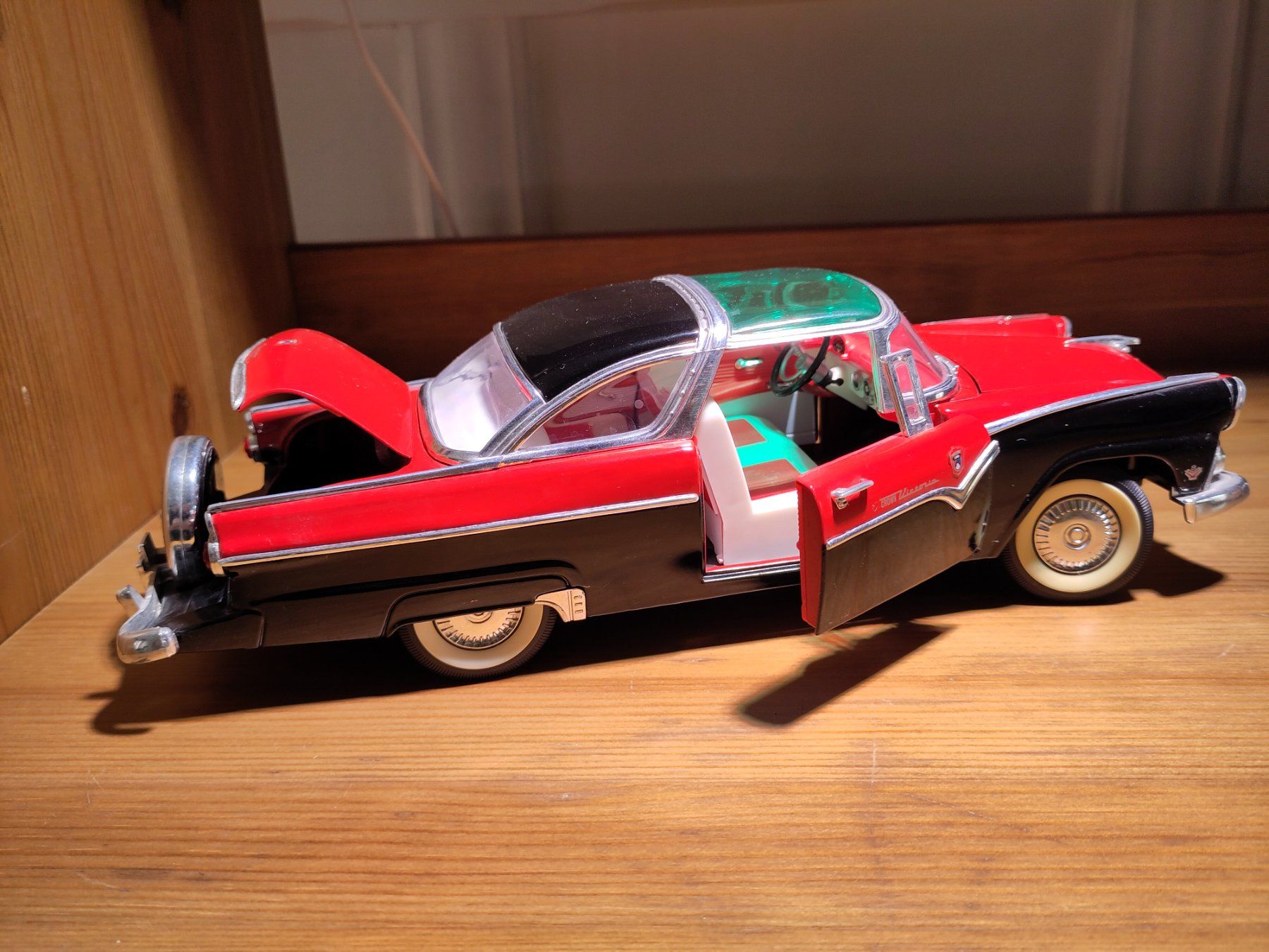 Modellini d'auto: Modellauto Ford Fairlane 1/18 – Usato da Bülach venduto da Tiefschlaflos 2
