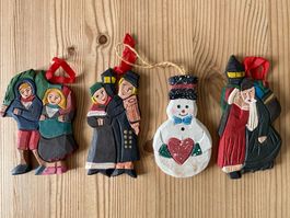 4 Weihnachtsanhänger aus Holz bemalt