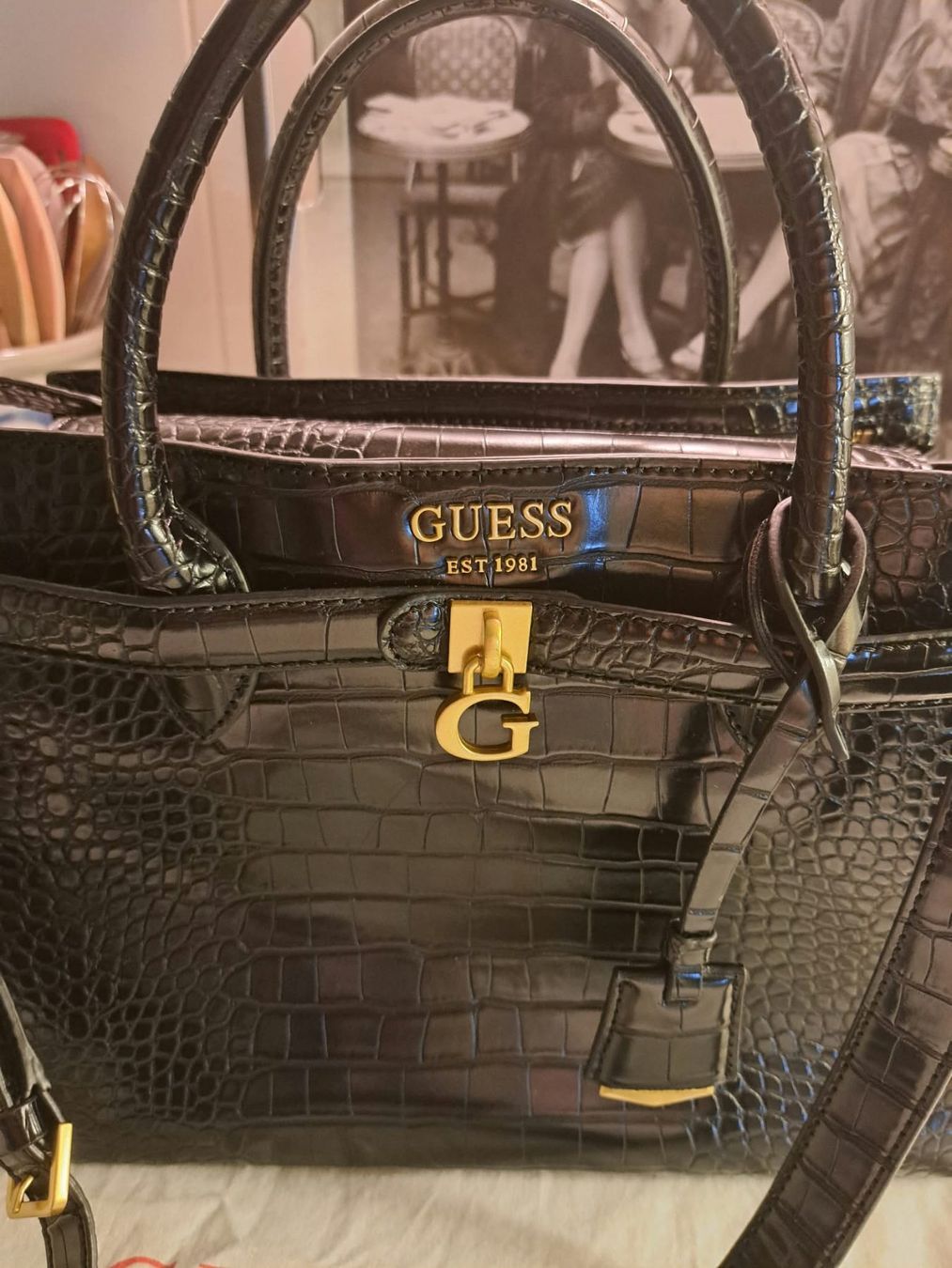 Sacs femmes: guess handtasche schwarz – D'occasion à Sisseln AG par schenk-figuren 1