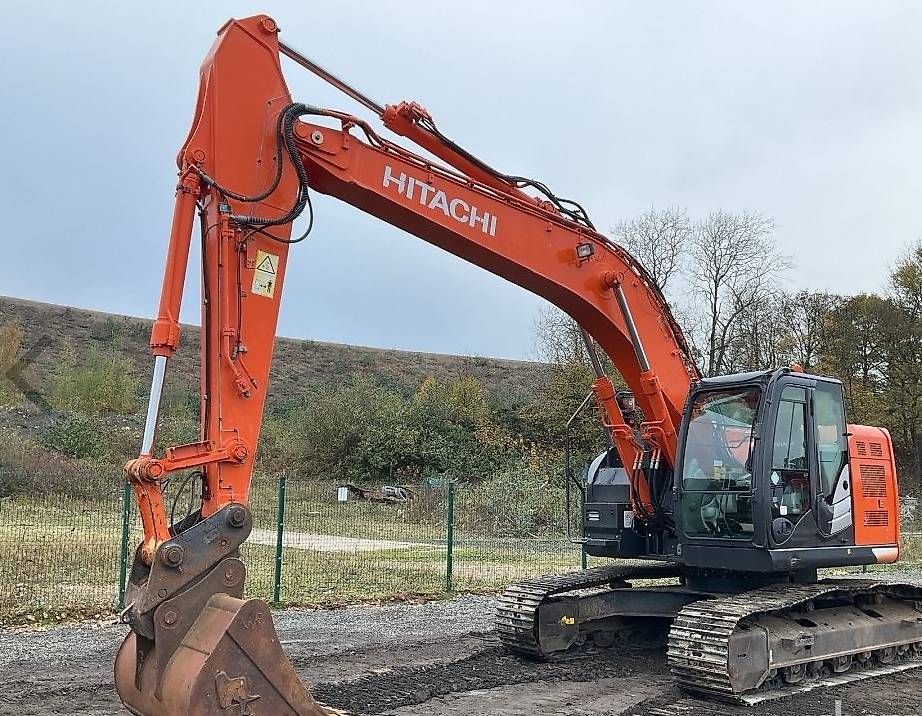 Hitachi Excavateurs: Hitachi 225 – D'occasion à Castasegna par Dodone1982 1