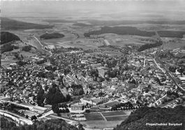 Burgdorf (BE) Fliegeraufnahme der Stadt und des Emmentals G
