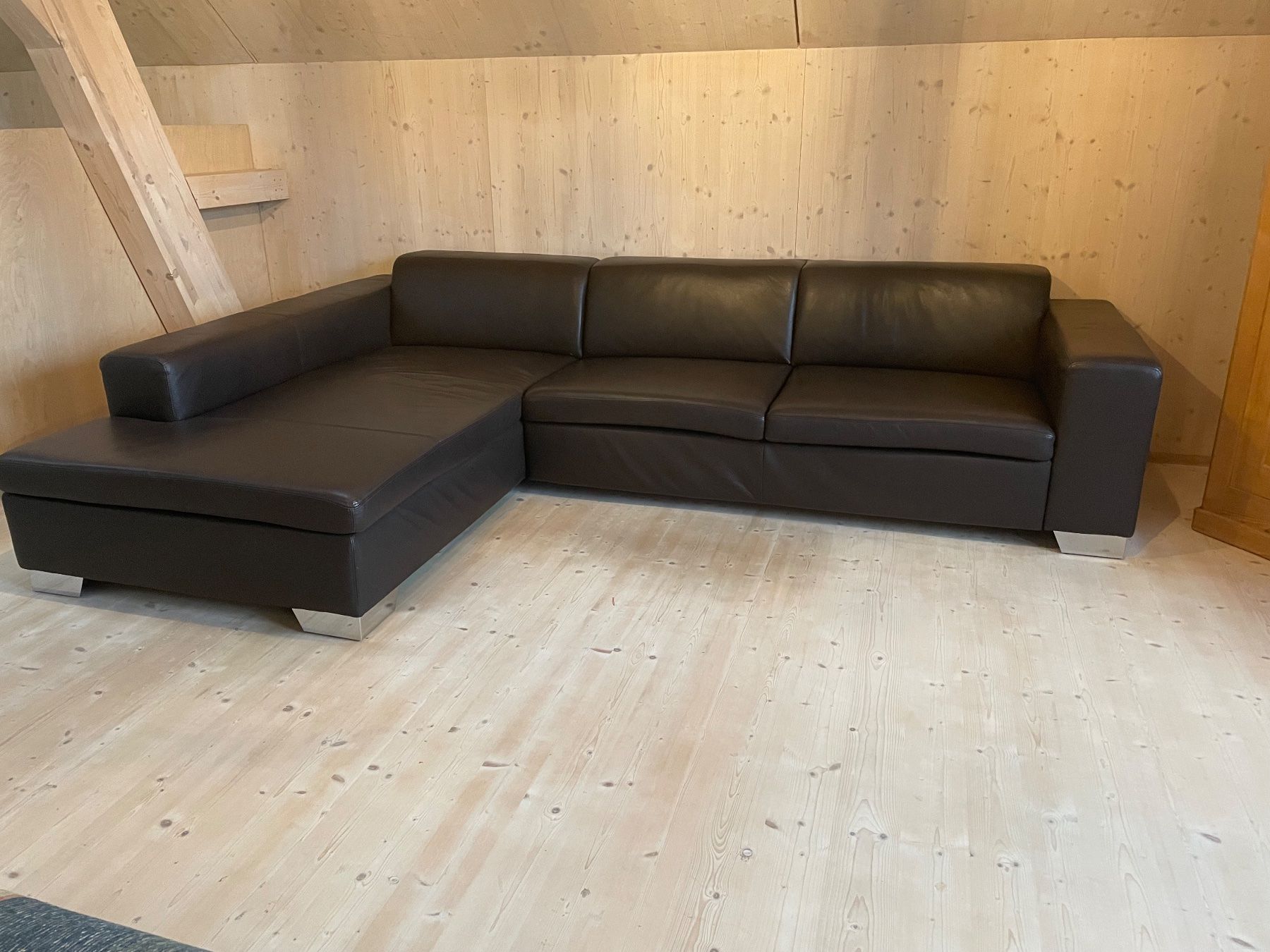 Divani: Ecksofa aus Leder mit Longchair rechts – Usato da Oberkulm venduto da kat_x568