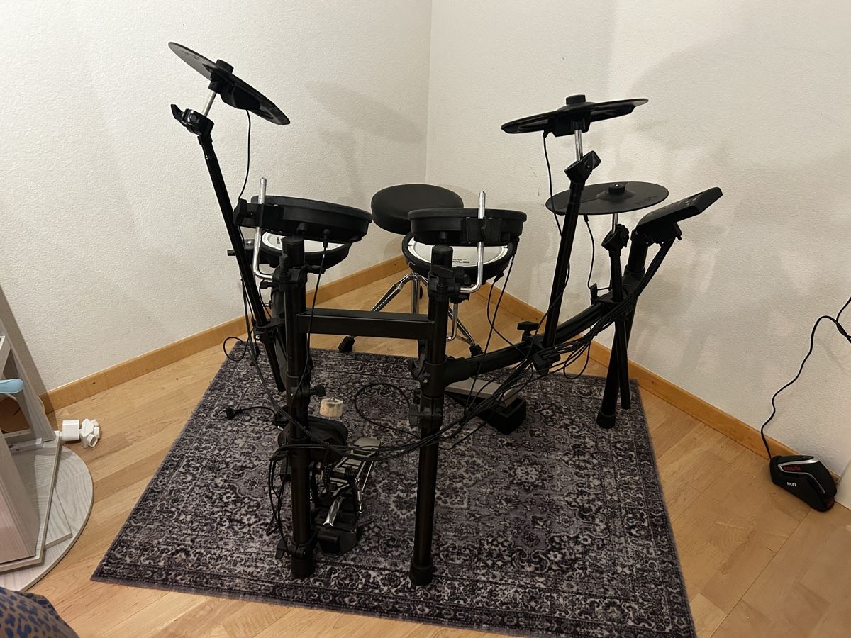 Roland Instruments de musique: Roland V-Drums TD1 – D'occasion à Zürich par lea_2h6k 3