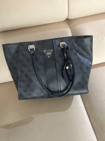 GUESS Shopper / Handtasche schwarz-grau mit Logo-Muster