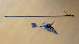 Katzenangel | 50 cm | schwarz | Anhänger aus Fasanenfeder