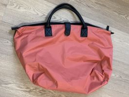 Stylish Coral Travel Bag - Perfect Travel & Getaways!