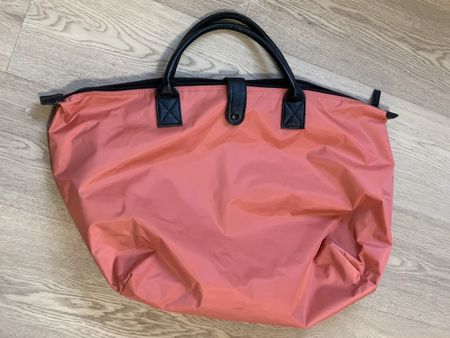 Stylish Coral Travel Bag - Perfect Travel & Getaways!
