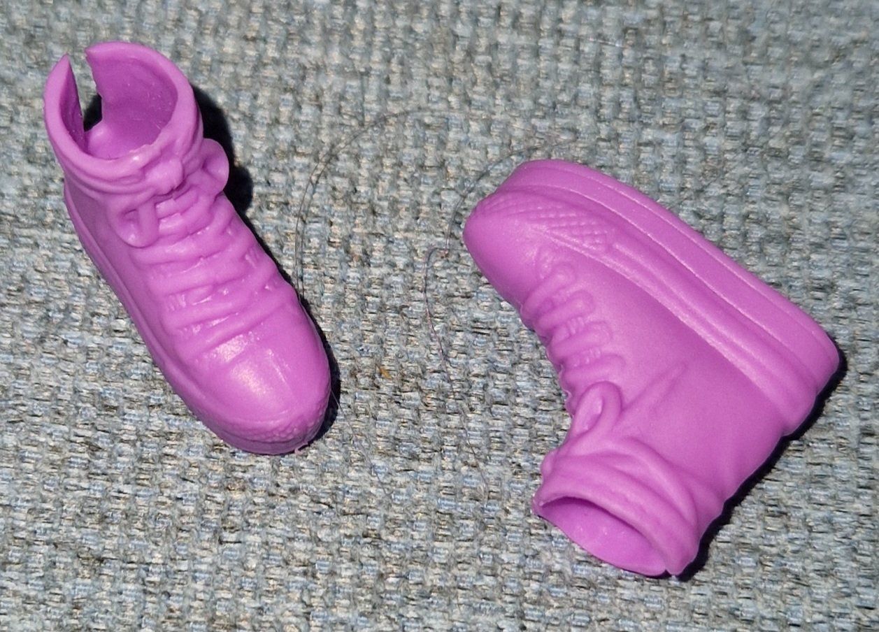 Poupées: Chaussures pour Barbie – D'occasion à Couvet par Pioune