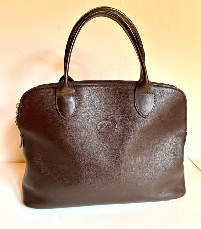 Longchamp Sac bolide marron chocolat foncé.