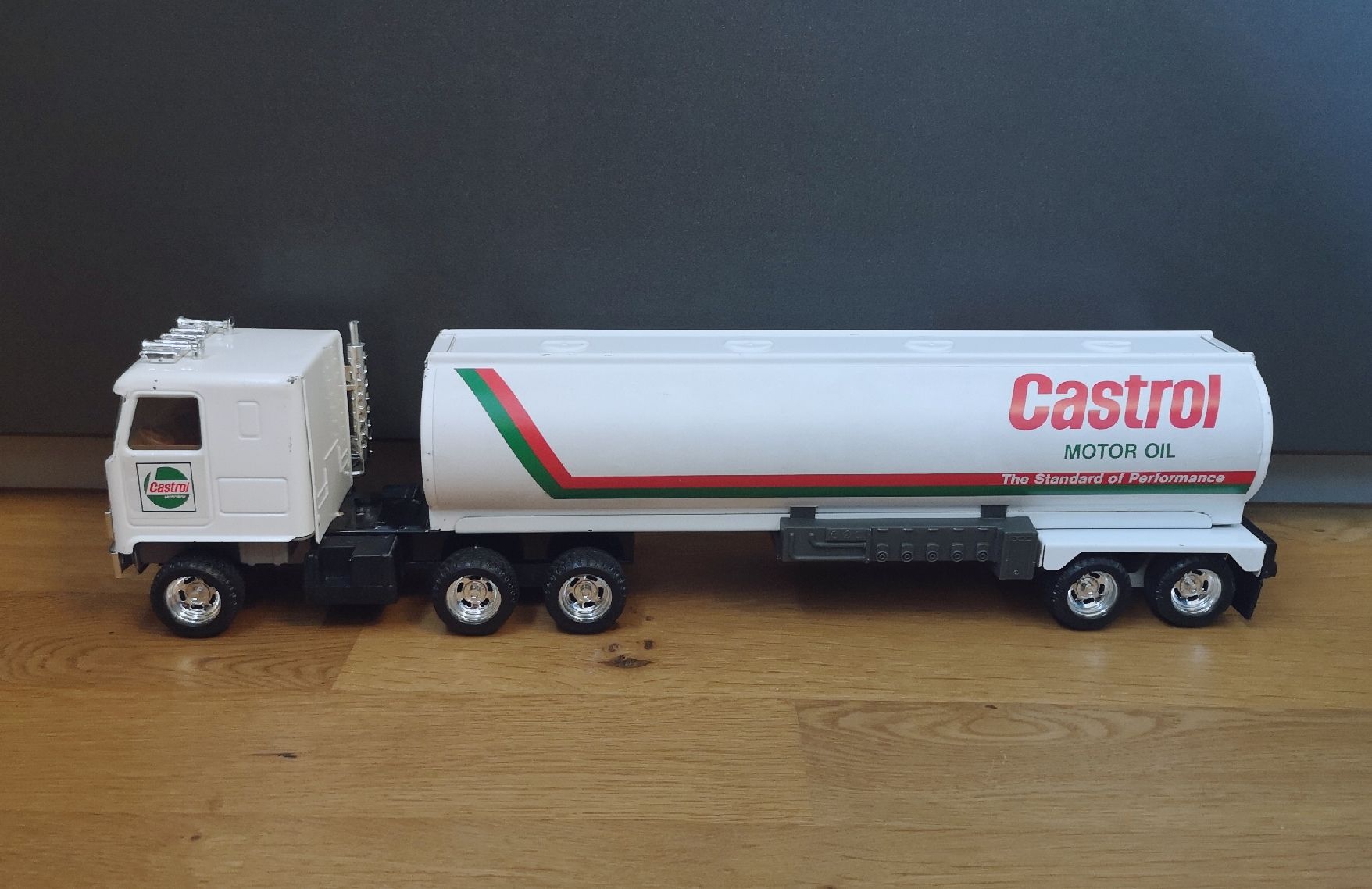 Modellautos: ältere ERTL Sattelzug-Modell 47 cm lang – Gebraucht aus Niederbipp von kevintifu20 2