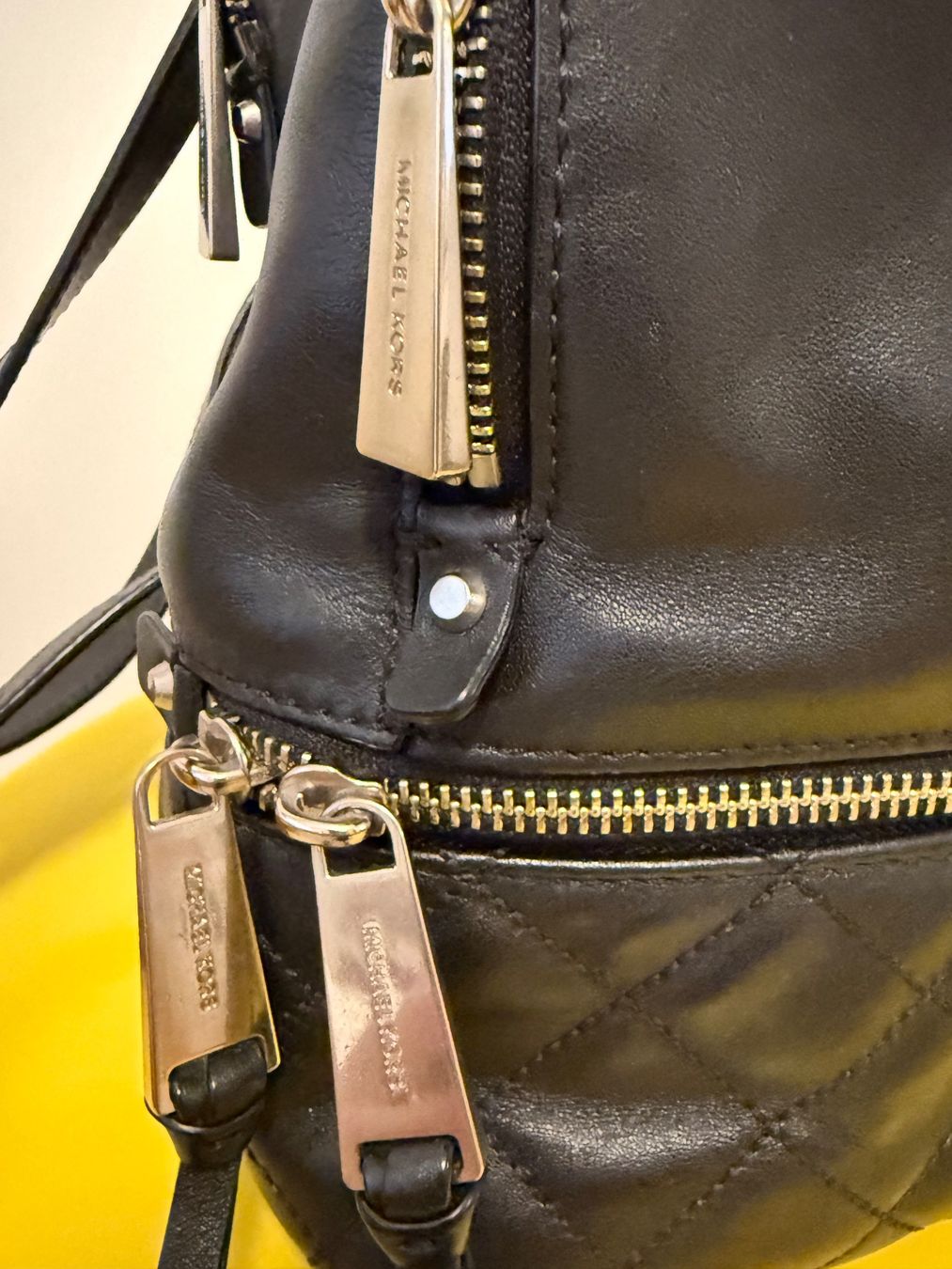 Michael Kors Zaini: Michael Kors Damenrucksack (Echtleder) – Usato da Schaffhausen venduto da ModestyB 4