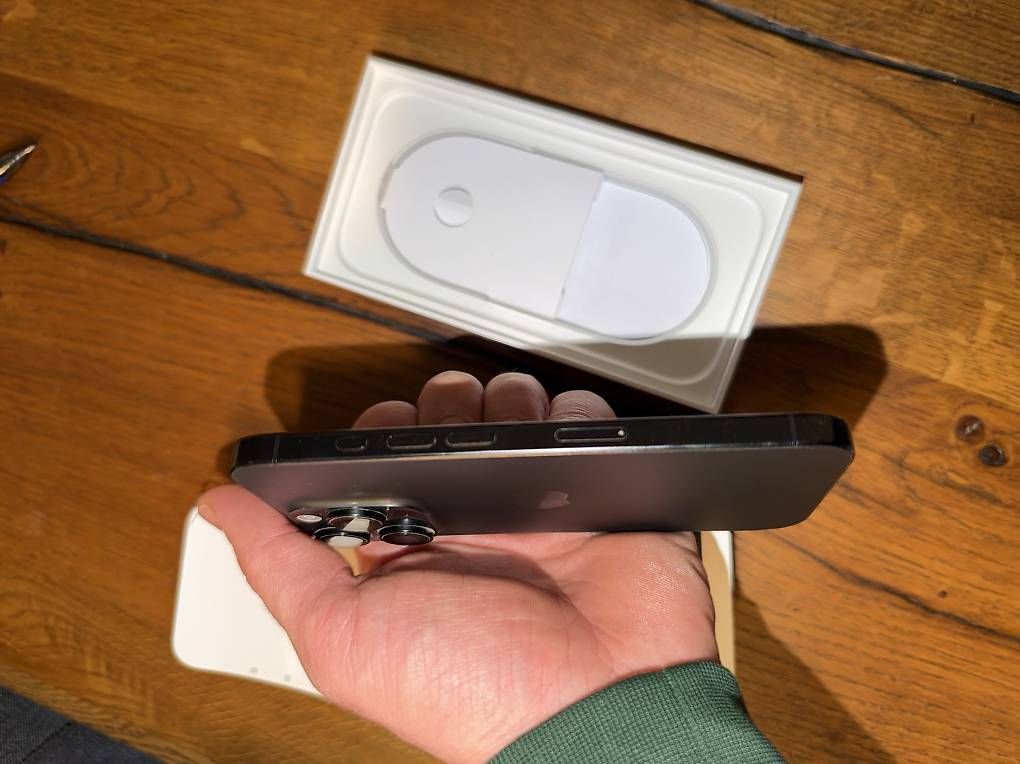 Portables: iPhone 16Pro 256GB – D'occasion à Yverdon-les-Bains par car_9d5f 2
