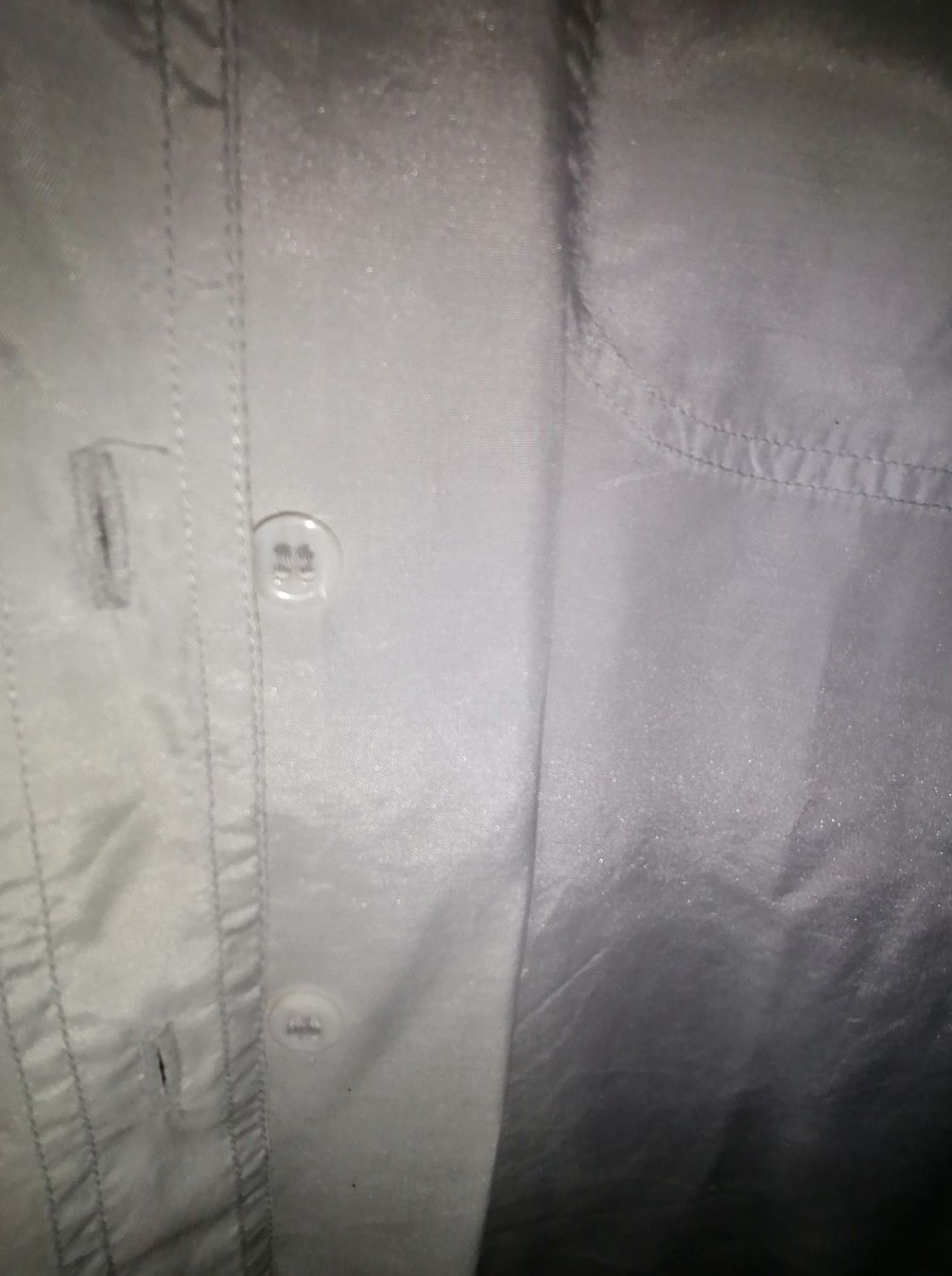 Camicette: Schimmernde silbergraue Retro Seidenbluse – Usato da Corcelles-près-Payerne venduto da RxOne_Krs 3