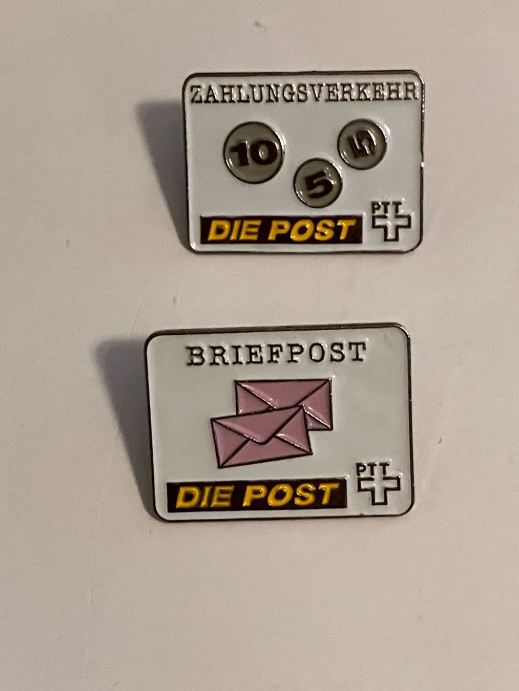 Placchette & Badge: 2 Pin PTT Zahlungsverkehr Briefpost – Usato da Basel venduto da djwwpp