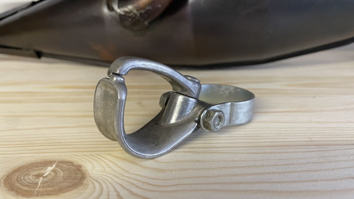 Piaggio Parti ricambio per ciclomotori: Piaggio Ciao Gepäck Haken Original – Usato da Rotkreuz venduto da Chochi