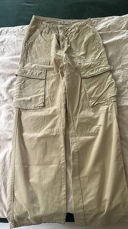 Cargo Hose von Bershka, Grösse 36, beige