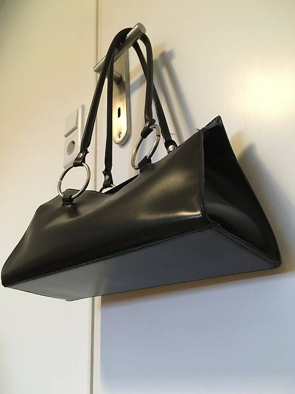 Taschen für Damen: Lederhandtasche schwarz, Handtasche echt Leder – Gebraucht aus Oberterzen von fla_2f9q 2