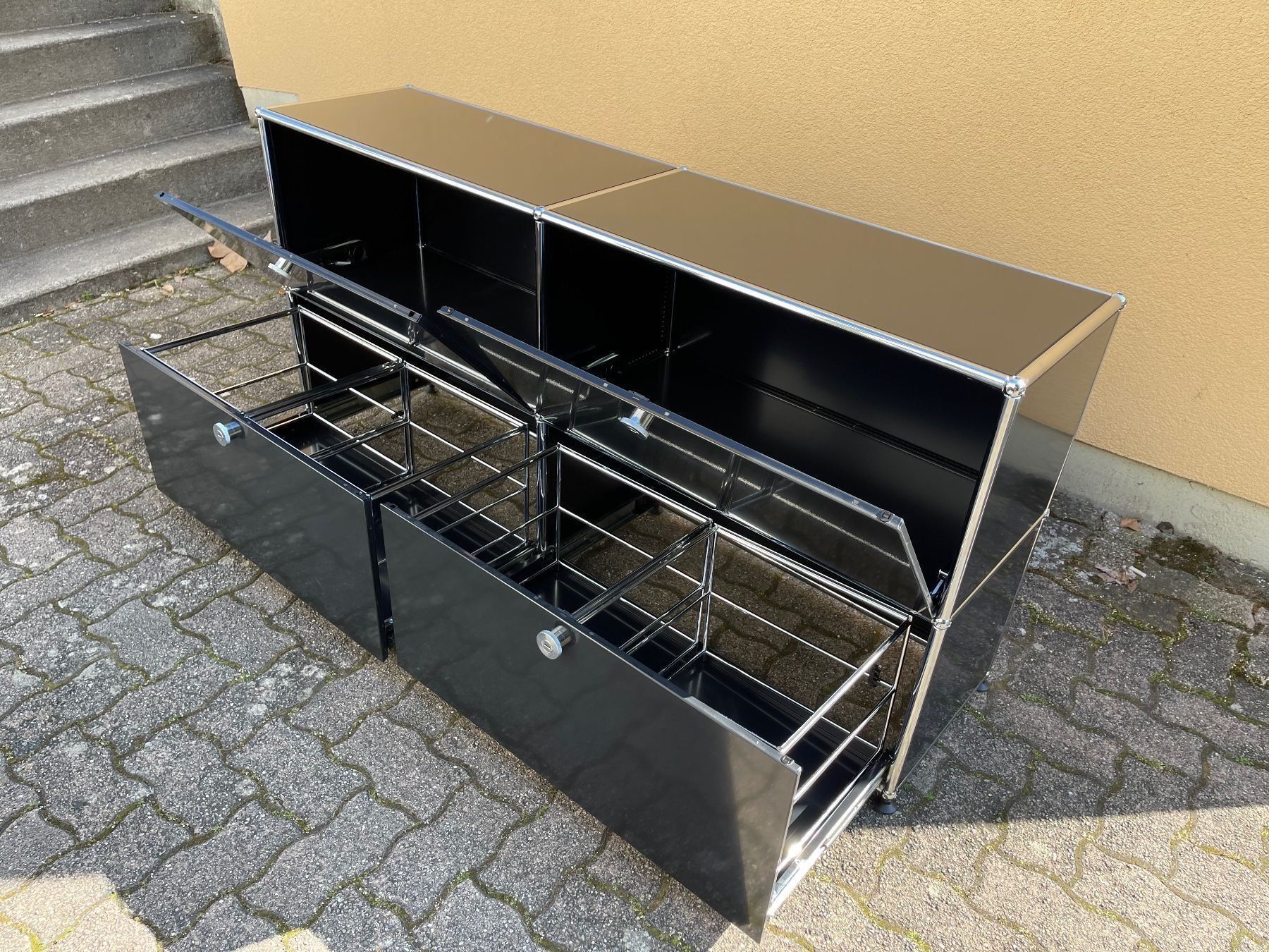 USM Cassettiere: USM Sideboard Schwarz 2x2 – Usato da Dietikon venduto da Kumar_Occasionen 3
