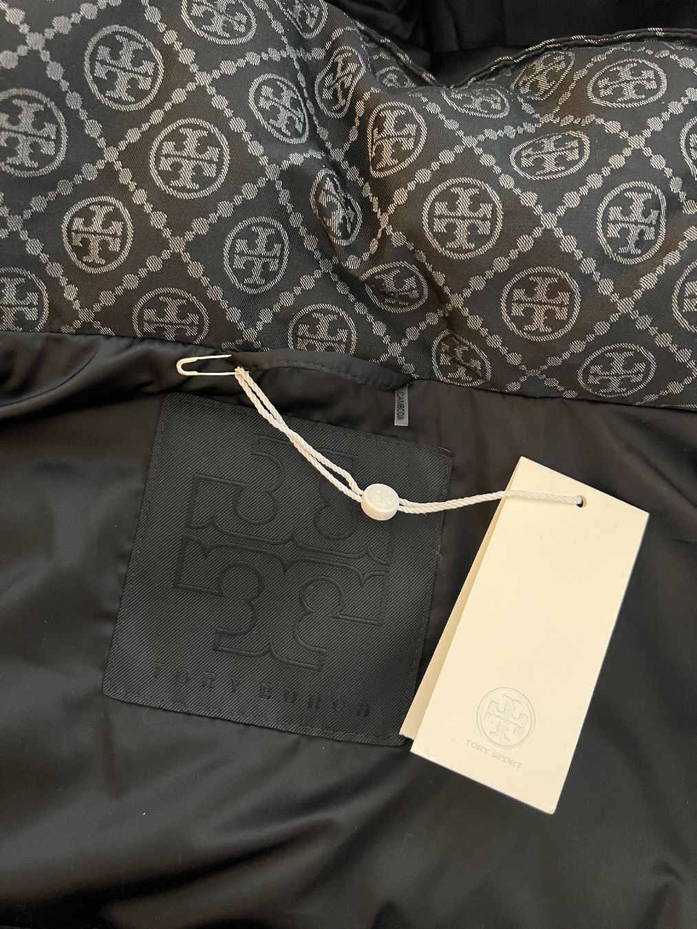 Tory Burch Giacche: Tory Burch size M- Quilted Jacquard Down Jacket – Nuovo e nell'imballaggio originale da Altdorf UR venduto da Swissglam 2
