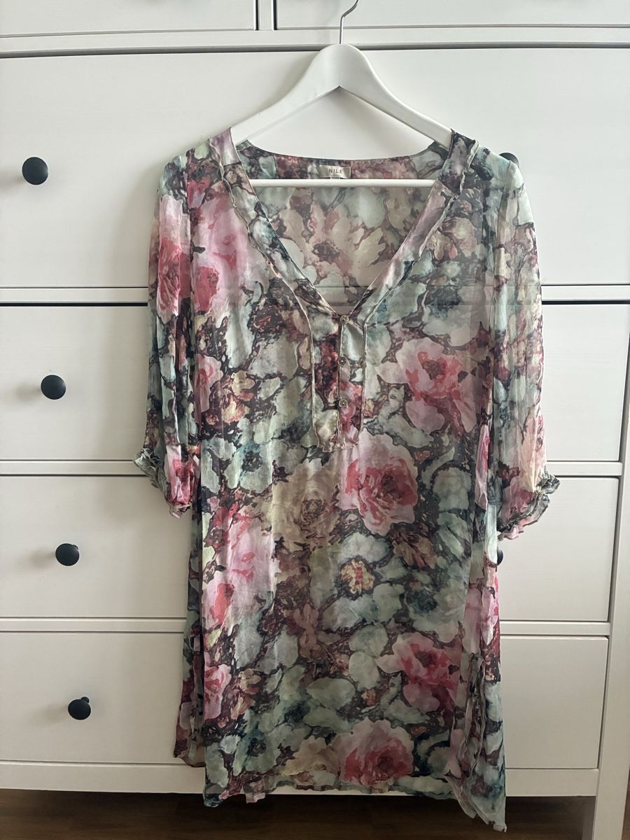 Nile Tuniche: Damen Bluse NILE 100%  Seide Blumenmuster – Usato da Luzern venduto da Elvan 1
