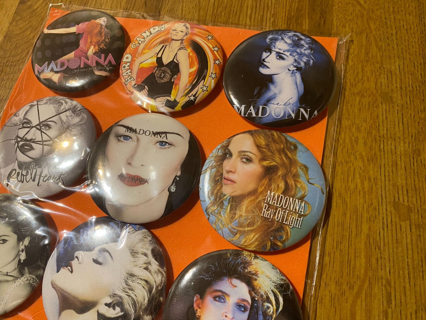 Placchette & Badge: Madonna Ansteck Badges – Nuovo (secondo la descrizione) da Basel venduto da FatCatPacksTheRatt 3