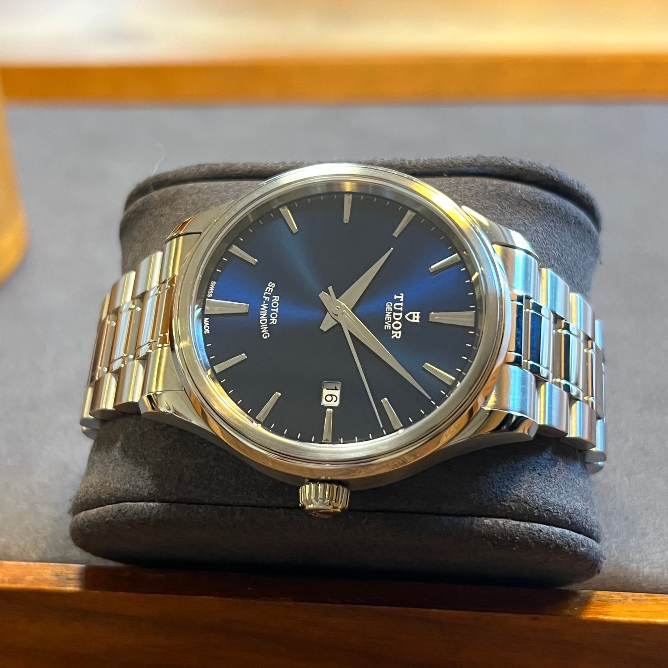 Tudor Montres: FLASH SALE Tudor Style Automatic Date Blue Dial 12700 – D'occasion à Carouge GE par Watchaser 6
