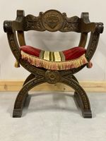 Antiker Stuhl, Sessel Holz Schnitzereien + gesticktem Kissen