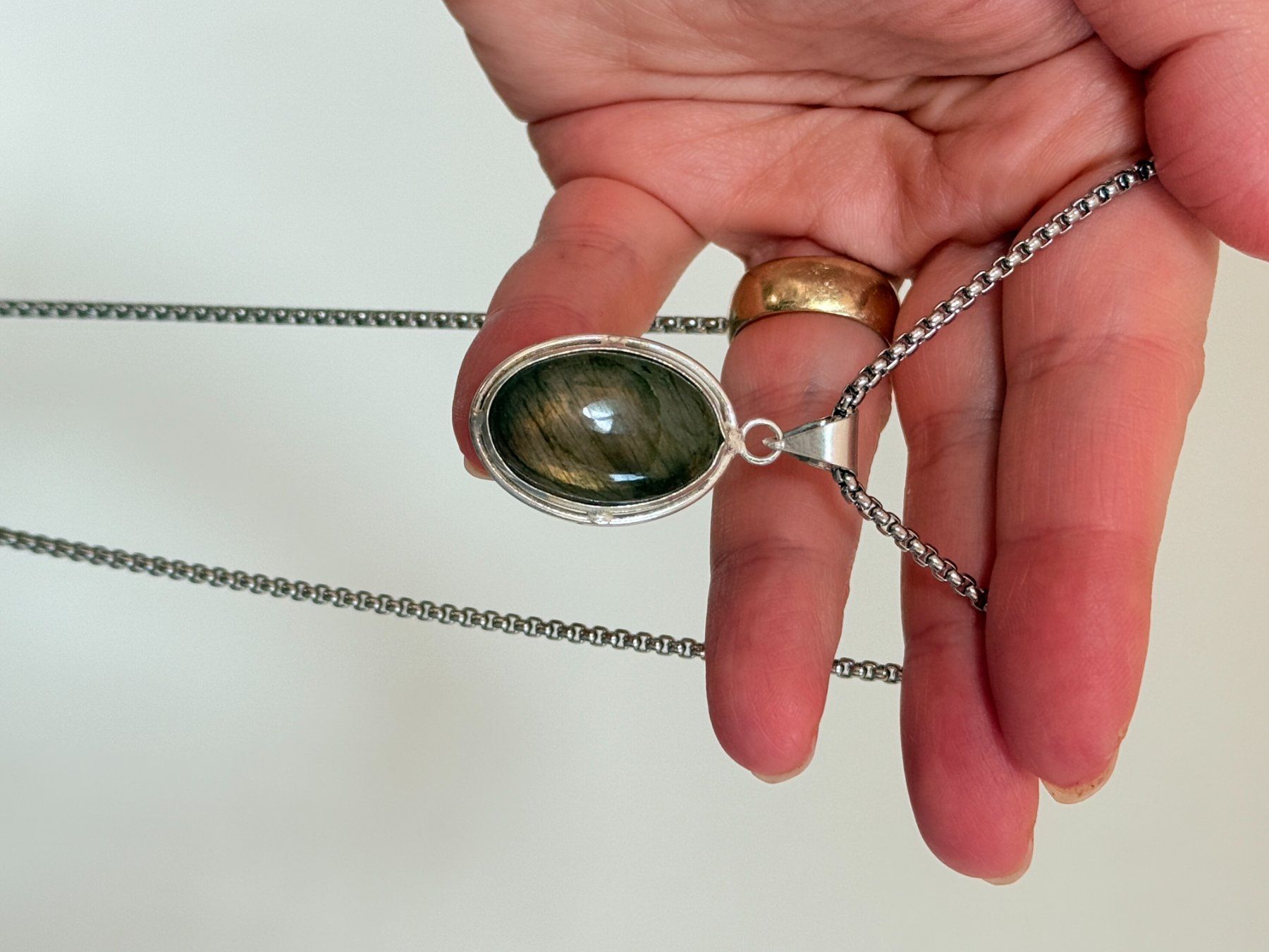 Catenine: Collier vintage avec pendentif labradorite – Nuovo e nell'imballaggio originale da Genève venduto da AGBERG 7