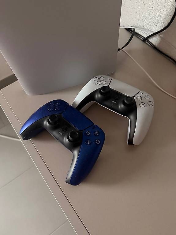 Console: PlayStation 5 + 2 Controller + Ladegerät + Kopfhörer  – Usato da Wünnewil venduto da san_h9dv 2