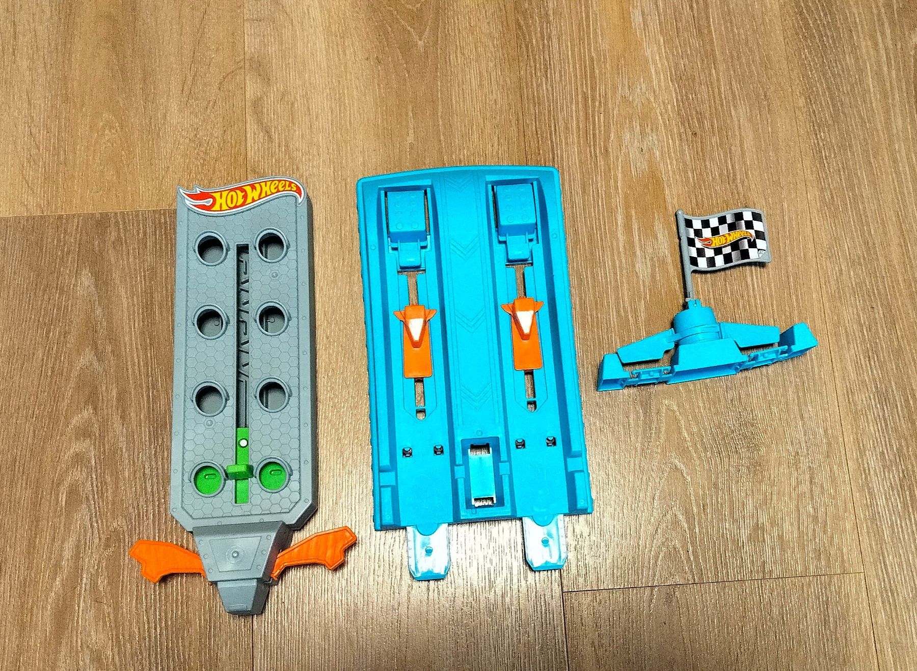 Hot Wheels Jouets: HotWheels Set – D'occasion à Zweilütschinen par badguy79 2