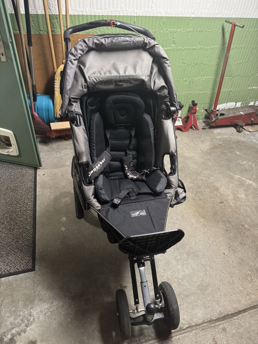 TFK Poussette: Kinderwagen Jogger grey good condition – D'occasion à Dübendorf par briegsession