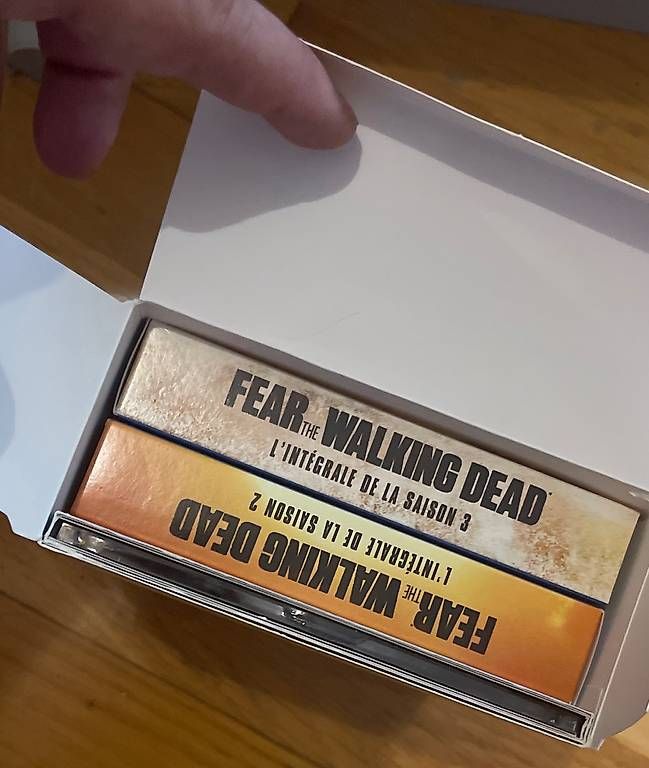 Tutti i DVDs: Blu-ray - fear the walking dead saison 1 à 3  – Usato da Lausanne venduto da Aliasneo 3