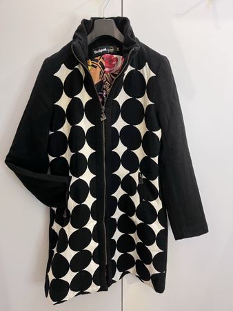 Desigual Mantel Gr. 42 – fällt eher wie Gr. 40 