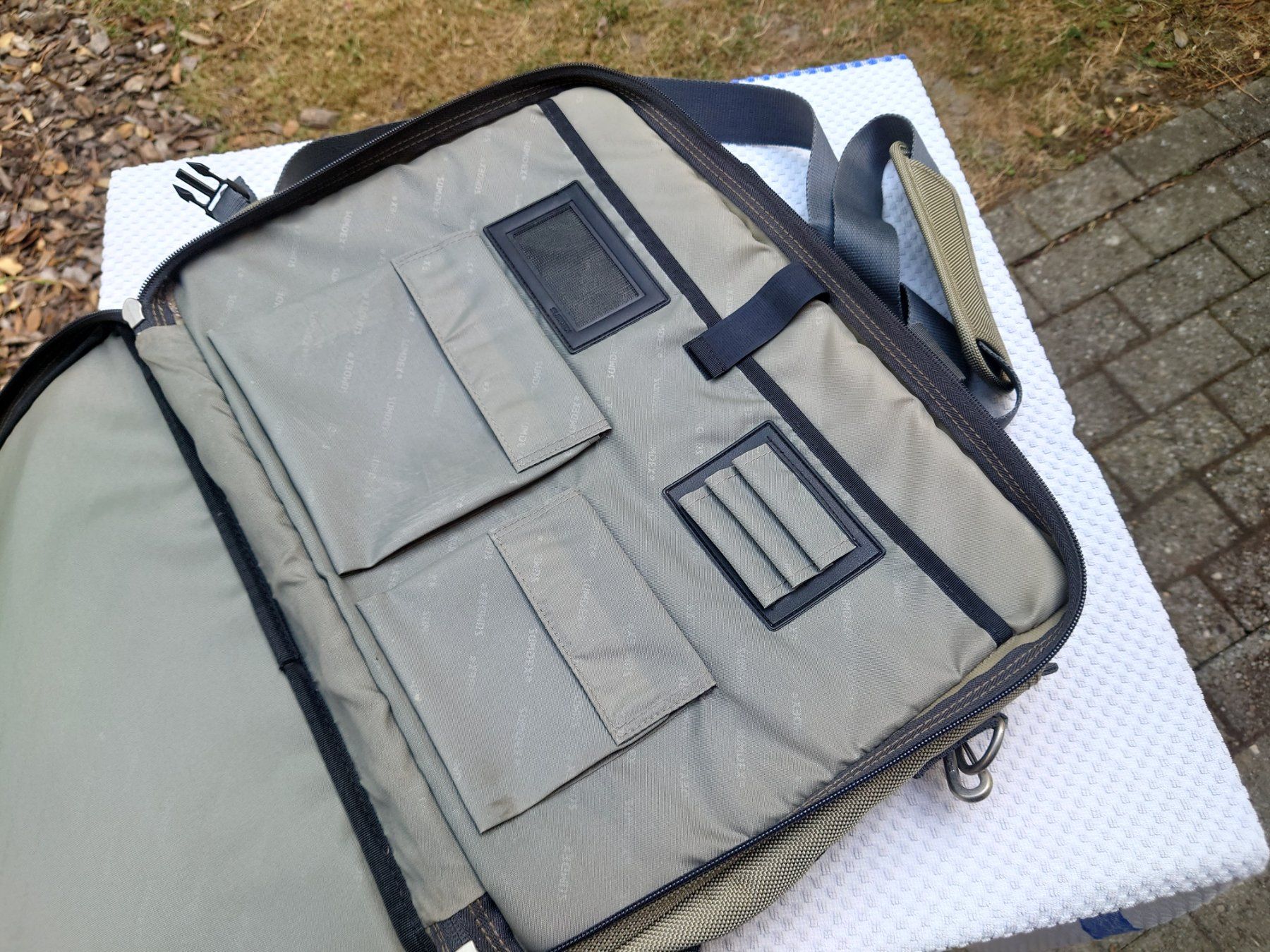 Taschen: Sumdex Laptoptasche der Spitzenklasse Traggurt+Rucksack 17" – Gebraucht aus Fraubrunnen von PlueschPanda 2