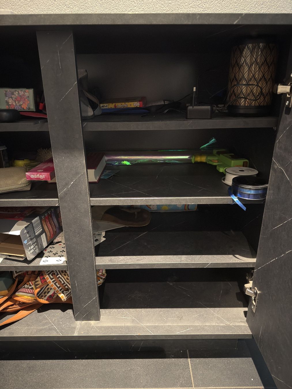 Cassettiere: Marmor Optik Sideboard, Top Zustand, Schwarz – Usato da Kleindietwil venduto da sin_5p9m 2