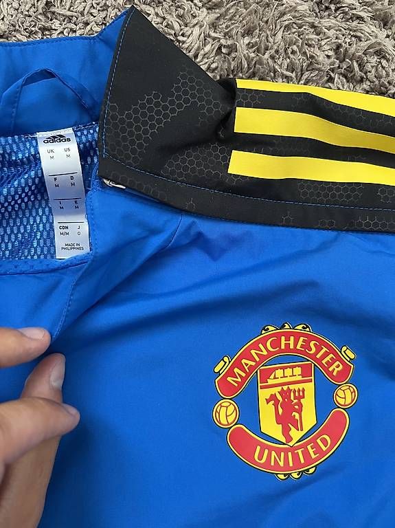 Maglioni & Felpe: Manchester United blauer Pullover – Usato da Herisau venduto da ogkosta 1
