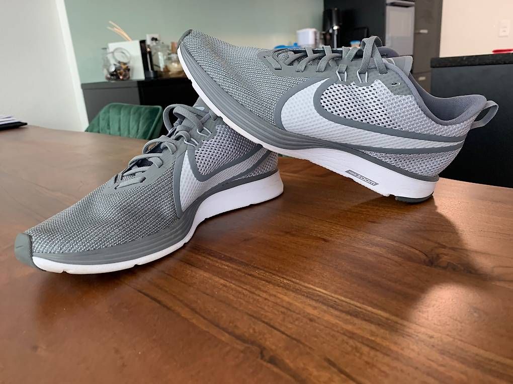 Scarpe da uomo: Nike Zoom Sneaker (43) – Usato da Wädenswil venduto da Volvic13 1