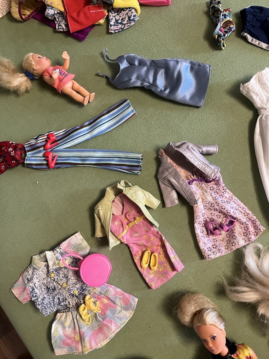 Puppen: Barbies mit Kleider und Zubehör – Gebraucht aus Büriswilen von val_n7hr 5