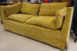 Grünes Stoffsofa mit 4 Kissen - guter Zustand HE319