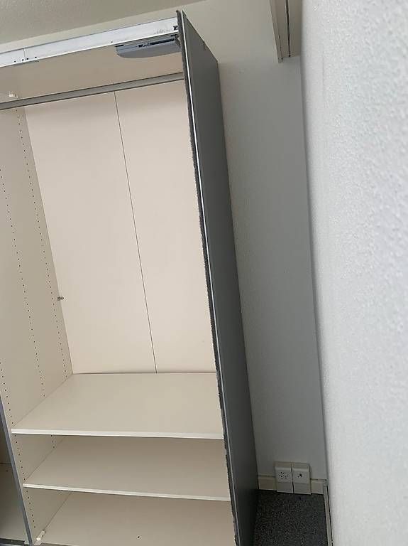 Pfister Armadi: Kleiderschrank Pfister Primo Moderano – Usato da Davos Dorf venduto da BenoitFichaux 1