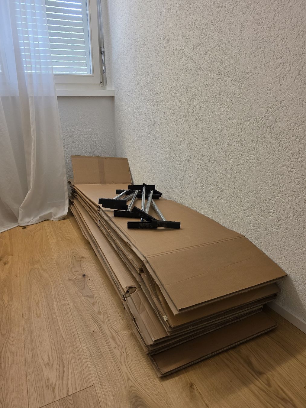 Cartoni: Kleiderkarton mit Kleiderstange zum Umzug – Usato da Laupersdorf venduto da ChantalA. 1