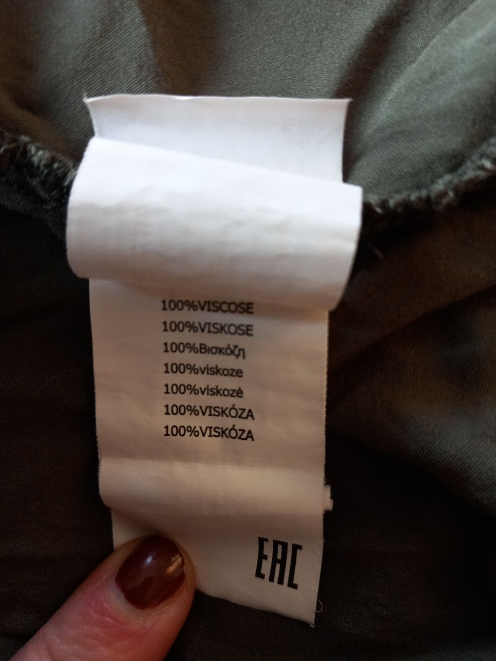 Kleider: Robe sans manches verte kaki en viscose – Gebraucht aus Faoug von per_kp6r 2